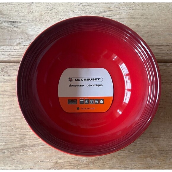 Le Creuset Stoneware Vancouver Serving Bowl 2 3/8 qt 9 3/8 in Cerise Red NEW - Picture 6 of 12